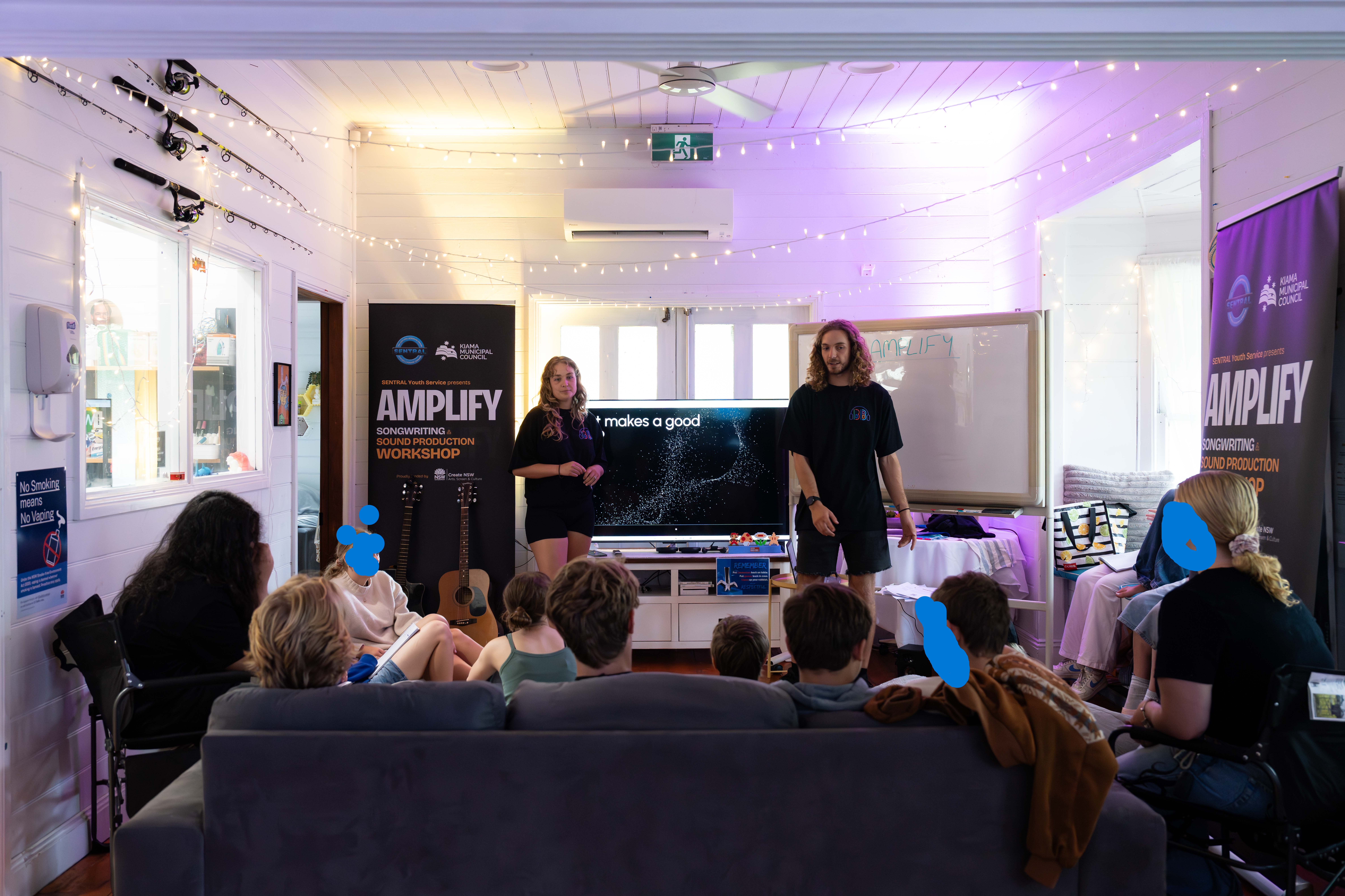 Luca teaching music production